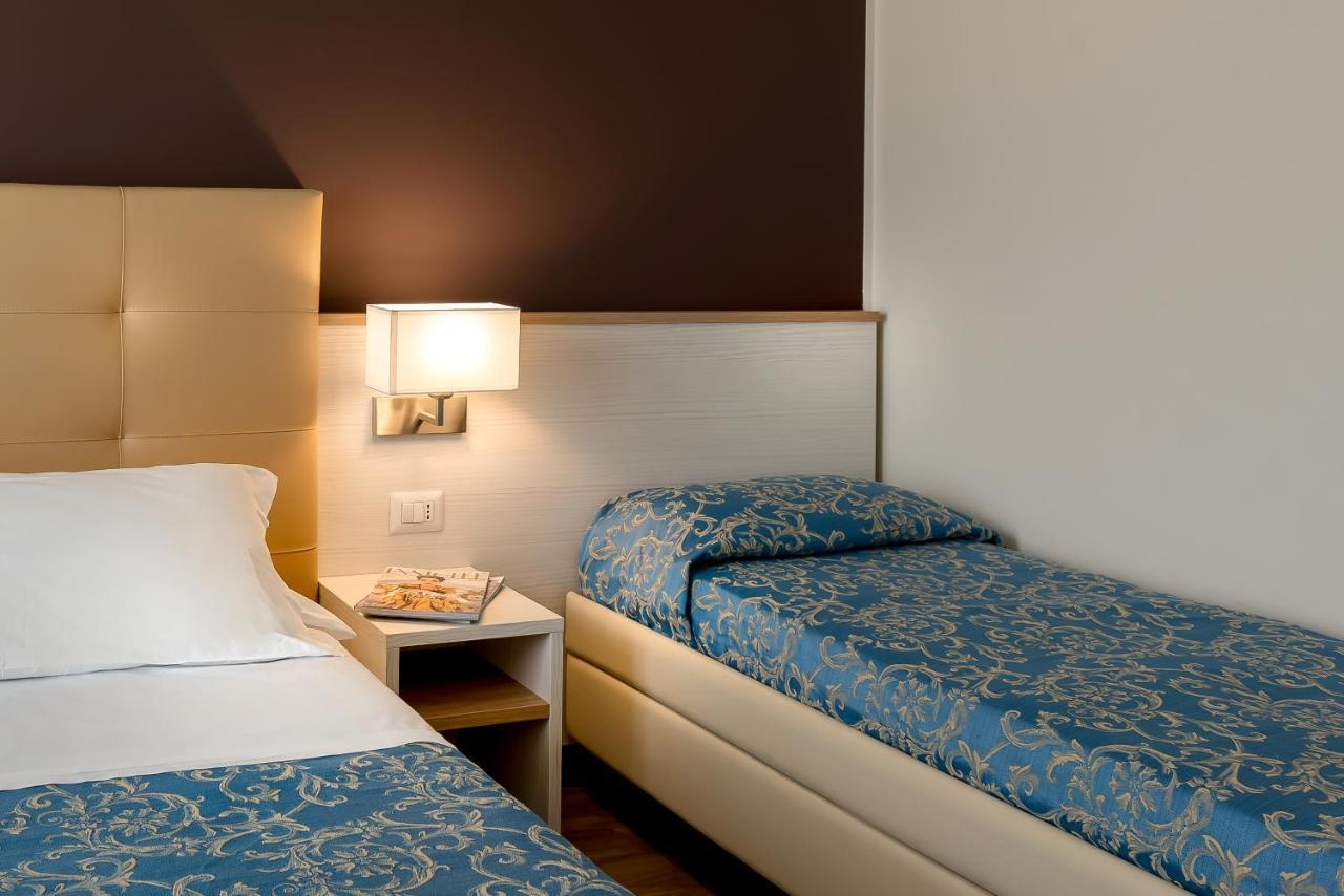 Hotel Sole Mio リミニ エクステリア 写真