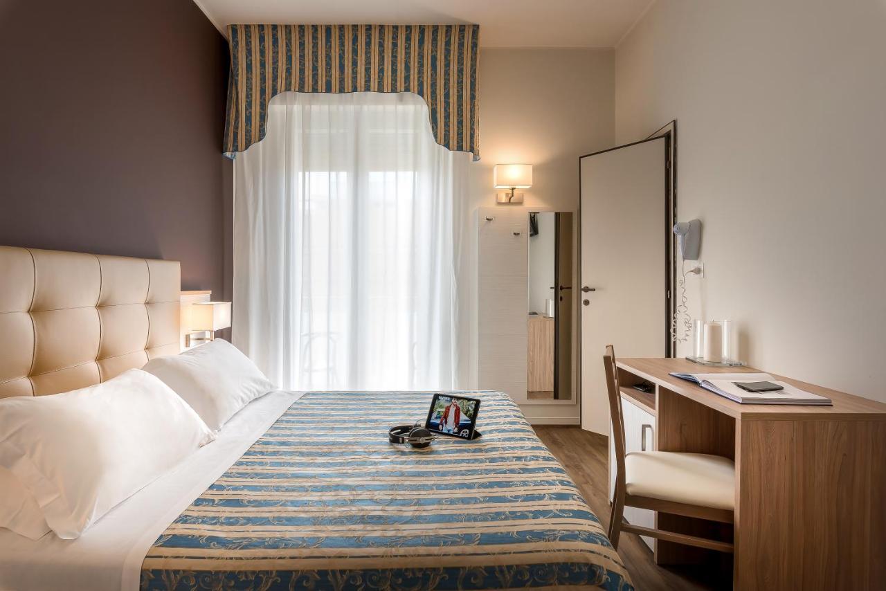 Hotel Sole Mio リミニ エクステリア 写真